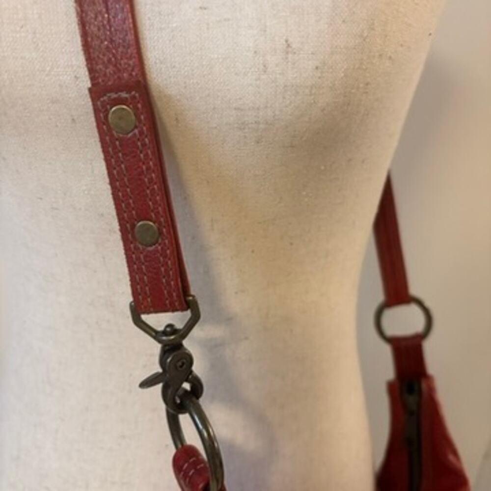 Kurier Red Leather Crossbody Bag Adjustable Strap Brass Hardware 12x11x6.5 - Picture 4 of 9